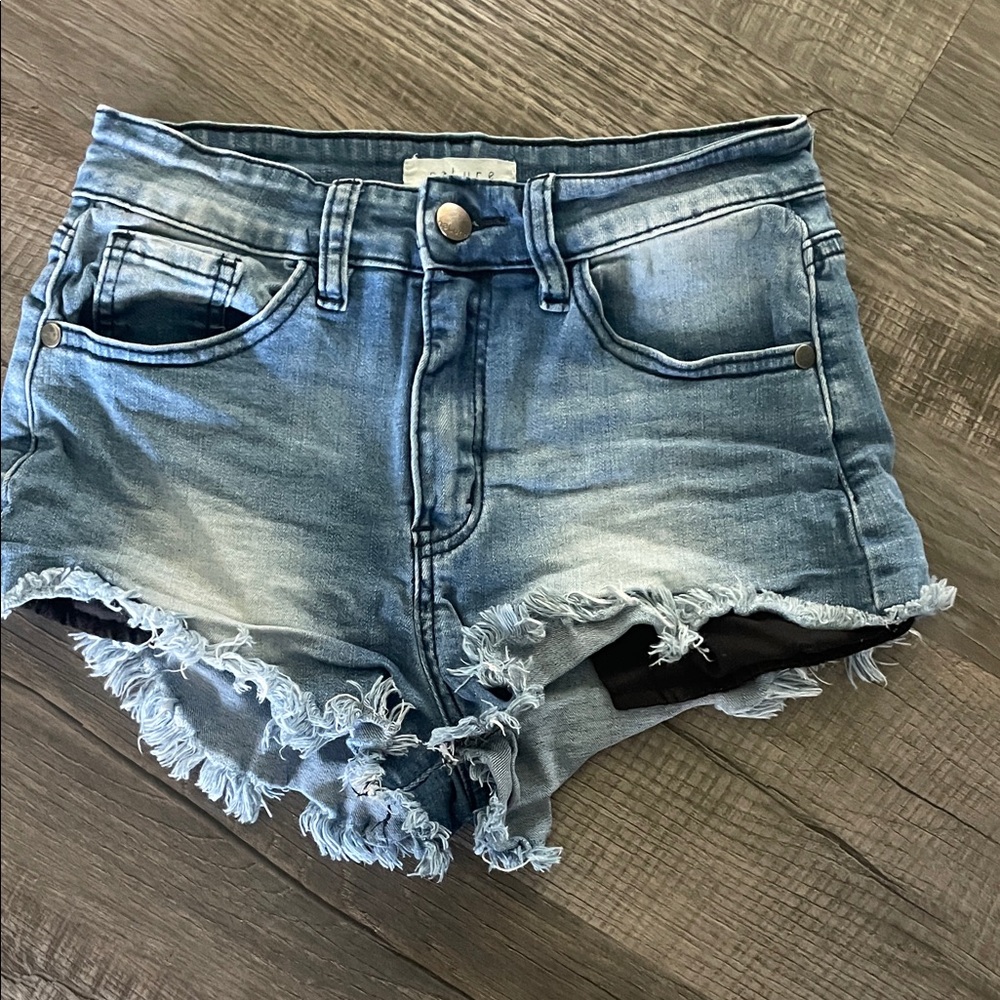 Capture Frayed Hem Blue Jean Shorts